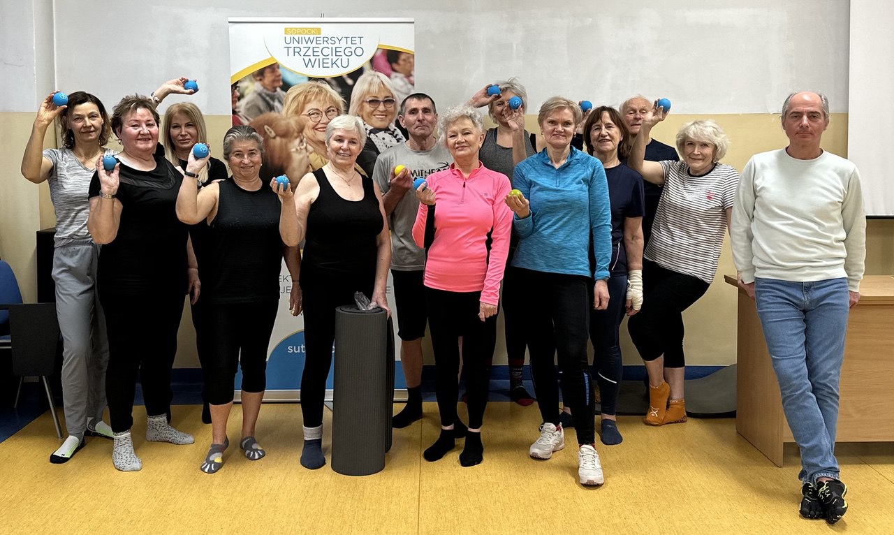 Zajęcia sportowe na Uniwersytecie III Wieku cieszą się szczeg&oacute;lnym zainteresowaniem.