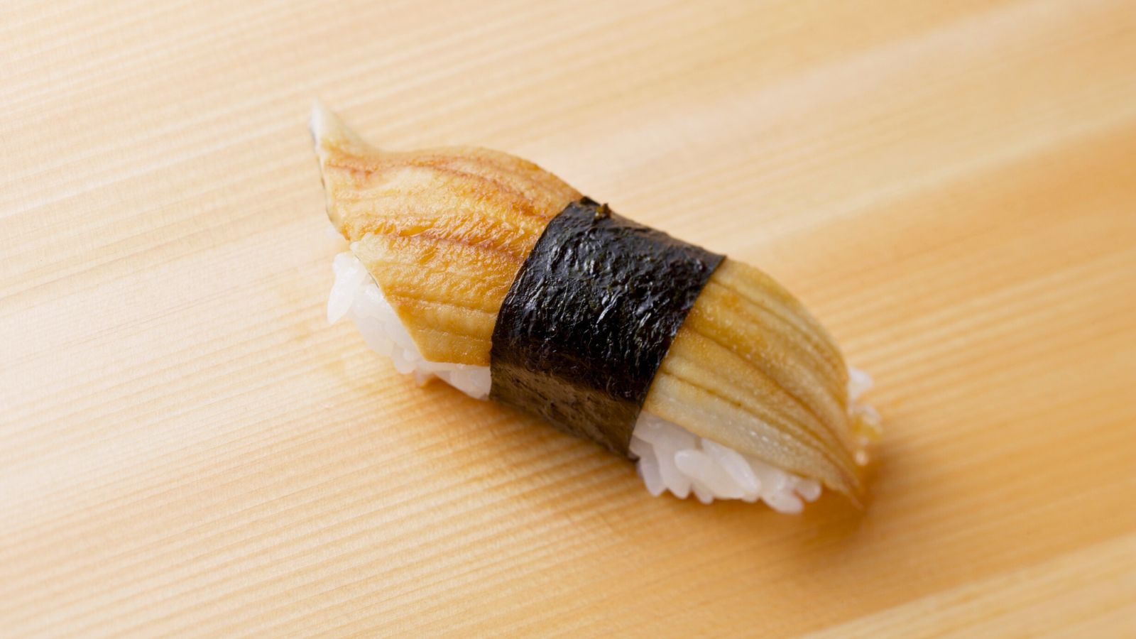 W Japonii węgorz stanowi uznany dodatek do sushi.